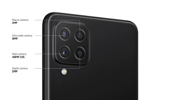 ക്വാഡ് റിയർ ക്യാമറ 