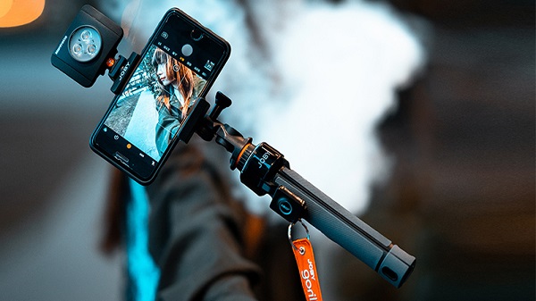 വ്‌ളോഗർമാർക്ക് ഒരു ഡിഎസ്എൽആർ ക്യാമറകളെക്കാൾ ഗുണം ചെയ്യുന്ന സ്മാർട്ഫോണുകൾ ഏതൊക്കെയാണ്?