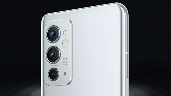 ട്രിപ്പിൾ റിയർ ക്യാമറ