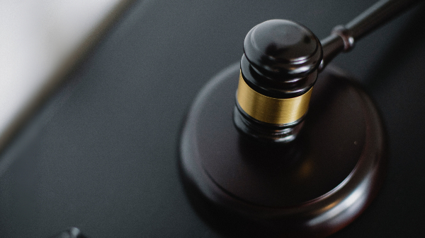 നിയമ പോരാട്ടങ്ങൾ