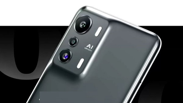 ട്രിപ്പിൾ റിയർ ക്യാമറ