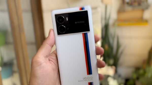 വിലയും വേരിയന്റുകളും