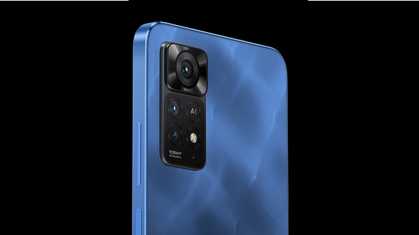 മൂന്ന് പിൻ ക്യാമറകൾ