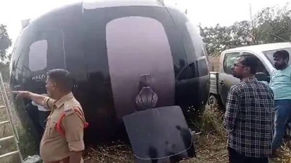 ഗോളാകൃതിയിലുള്ള കൂറ്റൻ വസ്തു