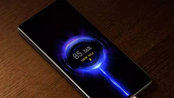 16 ​എംപിയുടെ പഞ്ച് ഹോൾ ക്യാമറയും