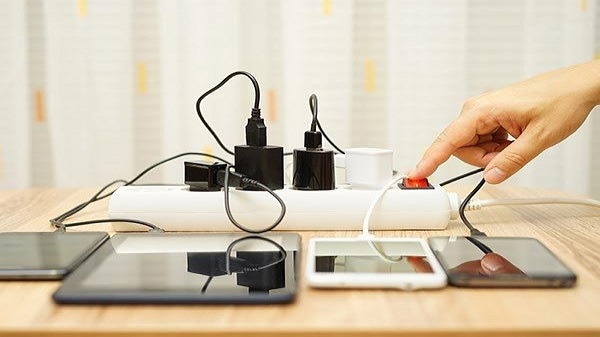 ജീവൻ വച്ച് 'കളിപ്പിക്കരുത്'! മൊ​ബൈൽ പൊട്ടിത്തെറിച്ച് മരിച്ചത് ഏകമകൾ