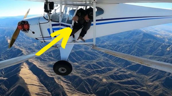 'നാല്' ​ലൈക്കിന് വേണ്ടി പറന്നുകൊണ്ടിരുന്ന വിമാനം തകർത്തു!