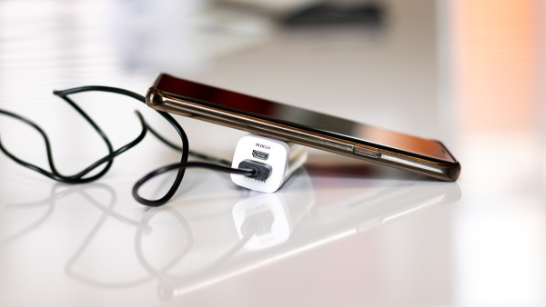 ഫോൺ ചാർജ് ചെയ്യാൻ ശ്രമിച്ച, 9 മാസം ഗർഭിണി ഷോക്കേറ്റ് മരിച്ചു!