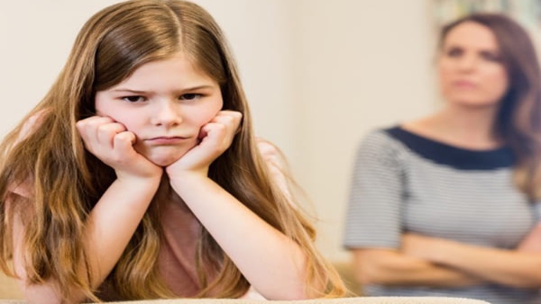 സ്മാർട്ട്ഫോൺ ഉപയോ​ഗിക്കുന്ന മാതാപിതാക്കൾ ശ്രദ്ധിക്കുക