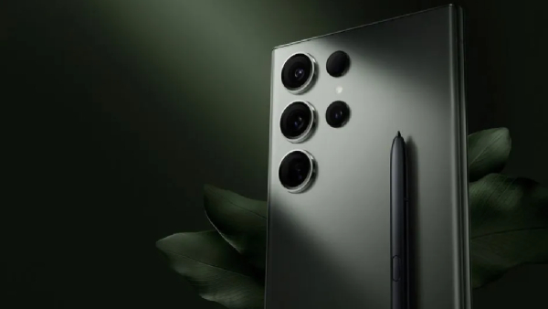 എണ്ണിയാലൊതുങ്ങാത്ത എഐ ഫീച്ചറുകളുമായി എസ്24 അൾട്ര പുറത്തിറക്കി എണ്ണിയാലൊതുങ്ങാത്ത എഐ ഫീച്ചറുകളുമായി എസ്24 അൾട്ര പുറത്തിറക്കി