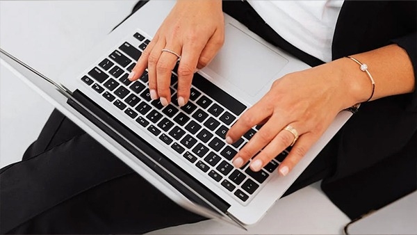 പടക്കം പൊട്ടുന്ന വേഗത്തിൽ ​ടൈപ്പ് ചെയ്യാം, ഈ 5 ട്രിക്കുകൾ പരീക്ഷിക്കൂ