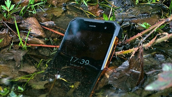 ഇതൊക്കെ എന്ത്! ഫോൺ വെള്ളത്തിൽ പോയോ? സിമ്പിൾ ആയി ശരിയാക്കാം