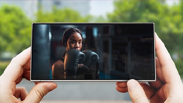 കുറച്ച് ബ്രൈറ്റ്നസ് എടുക്കട്ടേ? വരൂ..