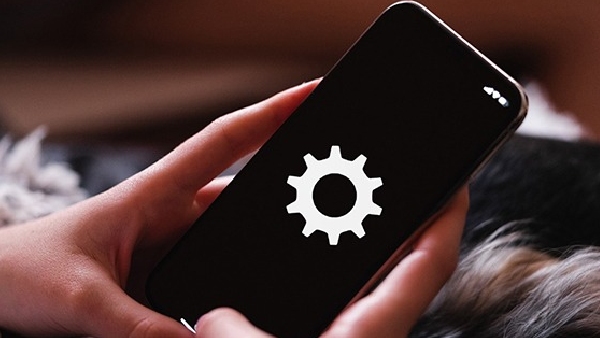 അപ്പൂപ്പന്മാർ ഹാപ്പിയാക്കാൻ ഫോണിൽ ഈ 5 കാര്യങ്ങൾ ചെയ്ത് കൊടുക്കൂ