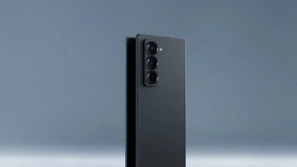 തീപാറുന്ന ഐറ്റവുമായി ഒരാൾ വരാനിരിക്കുന്നുണ്ട് !