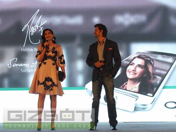 Hrithik Roshan and Sonam Kapoor Launched Oppo N1 Event