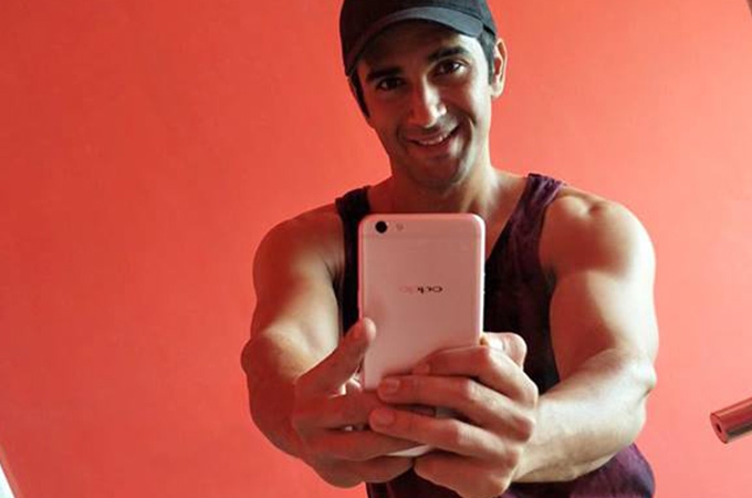Bollywood Celebrities with Selfie Expert Oppo F3 Plus