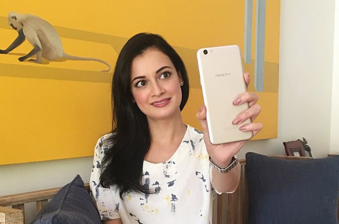 Bollywood Celebrities with Selfie Expert Oppo F3 Plus