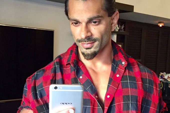Bollywood Celebrities with Selfie Expert Oppo F3 Plus