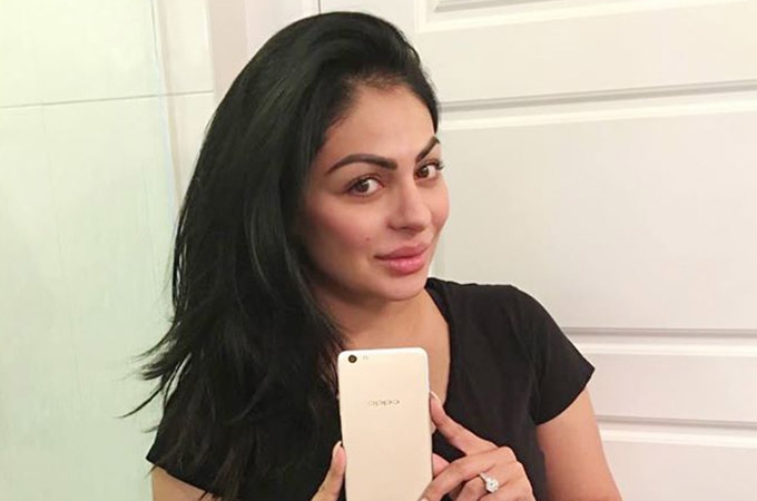 Bollywood Celebrities with Selfie Expert Oppo F3 Plus