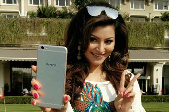 Bollywood Celebrities with Selfie Expert Oppo F3 Plus