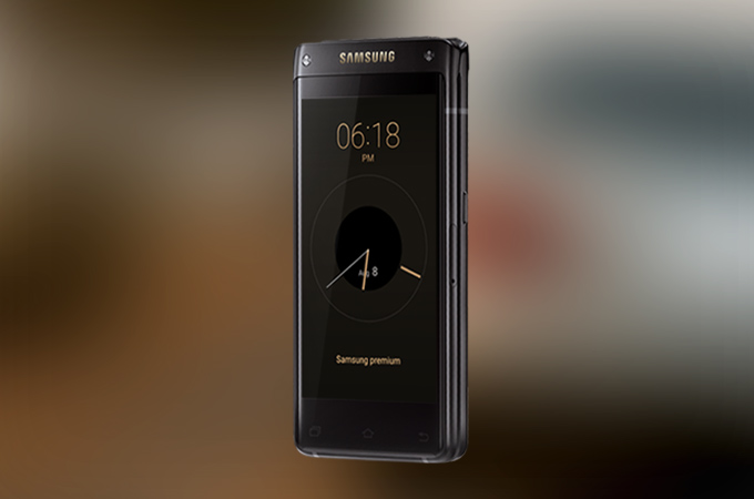 Samsung W2018 Flip Phone