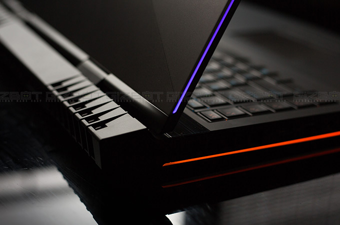 In Pics: NEW ALIENWARE 17 - Gizbot