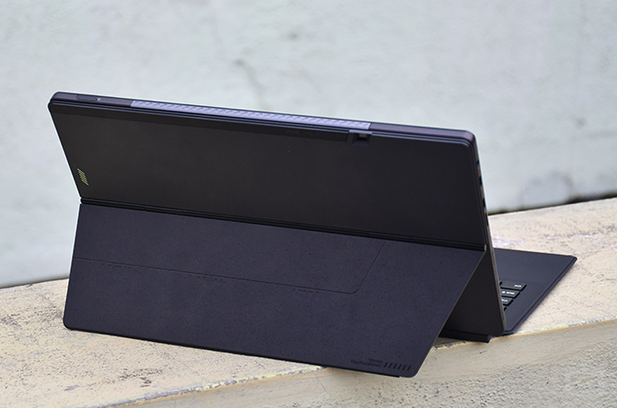 Asus VivoBook 13 Slate OLED Review