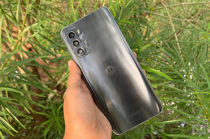 Moto G52 Review