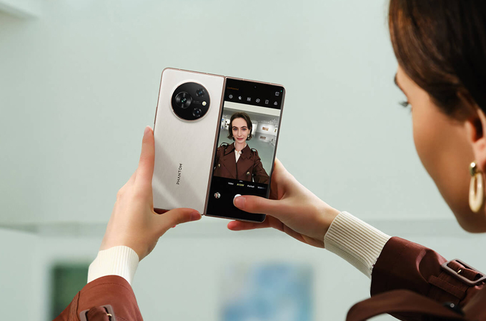 Tecno Phantom V Fold