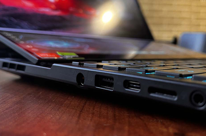 Asus ROG Zephyrus DUO