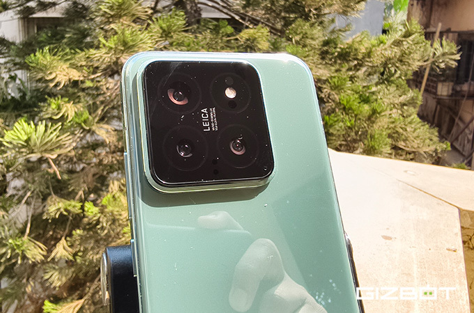 Xiaomi 14 Triple Camera with Dual LED Flash