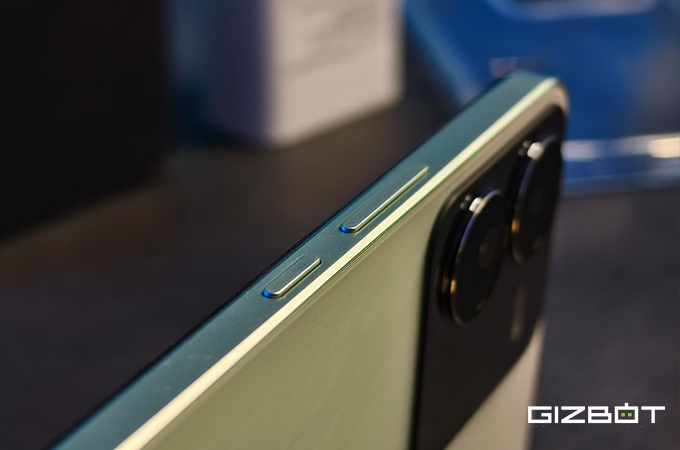 iQOO Z9 5G Side View