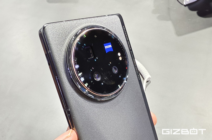 Vivo X Fold3 Pro Display