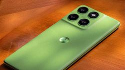 முரட்டு மோட்டோ.. ரூ.25,999 பட்ஜெட்ல 5500mAh பேட்டரி.. SONY கேமரா.. 12GB ரேம்.. pOLED டிஸ்பிளே.. எந்த மாடல்?