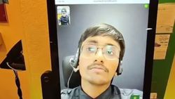 குருநாதா இங்கேயும் வந்துட்டீங்களா.. ஓட்டலில் டிஜிட்டல் வரவேற்பாளர்.. எந்த இடம் தெரியுமா?