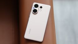 மொத்தமா மிரளவிட்ட VIVO போன்.. QUAD கர்வ் டிஸ்பிளே.. 6500mAh பேட்டரி.. 90W சார்ஜிங்.. ZEISS கேமரா.. எந்த மாடல்?