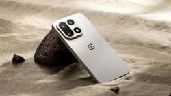 ஓட விட்ட OnePlus.. 9000mAh பேட்டரி.. 100W சார்ஜிங்.. 200MP கேமரா.. 185Hz டிஸ்பிளே.. AI பட்டன்.. எந்த மாடல்?