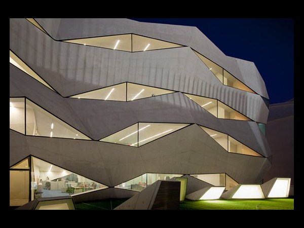 வோடாபோன் ஆபீஸ்...சூப்பர் பீஸ்...