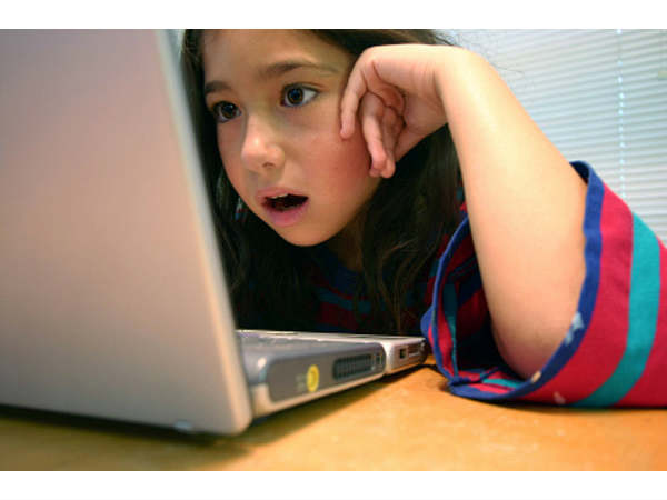 குழந்தைகளை அடிமையாக்குகிறது பேஸ்புக்