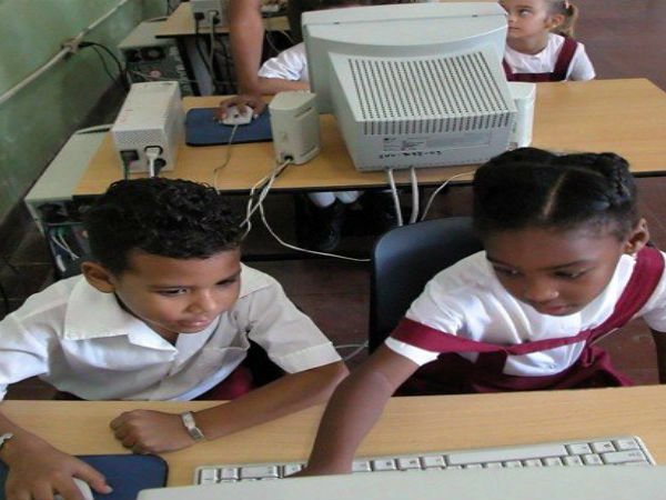 குழந்தைகளை அடிமையாக்குகிறது பேஸ்புக்