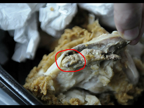 நீங்க சாப்படறது சிக்கனா இல்ல புழுவா