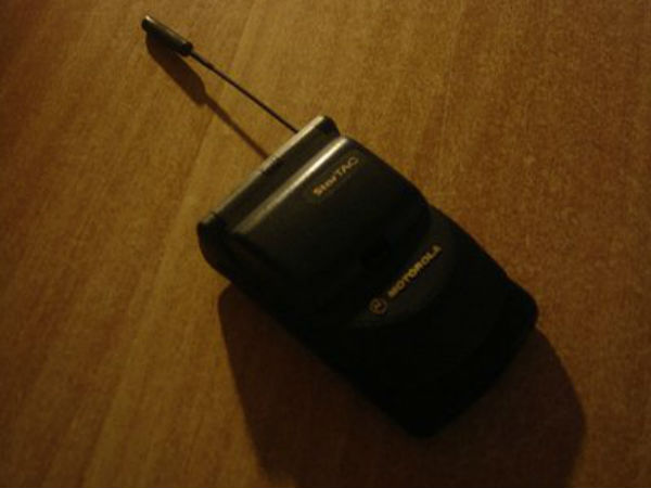 1996: Motorola StarTAC 