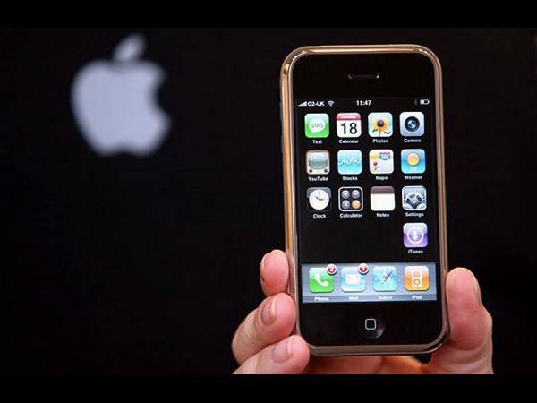 ஐ போனின் ரசிகர்களை பாருங்கள்