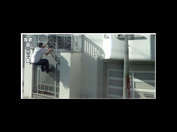 கூகுளின் ஸ்டிரிட் வியூவில் காமெடி..