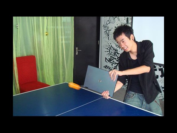 இந்தமாதிரி லேப்டாப் யூஸ் பண்ணி பாத்துருக்கிங்களா