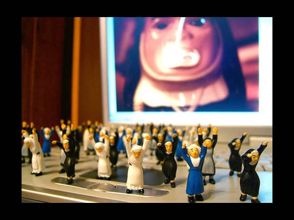 இந்தமாதிரி லேப்டாப் யூஸ் பண்ணி பாத்துருக்கிங்களா