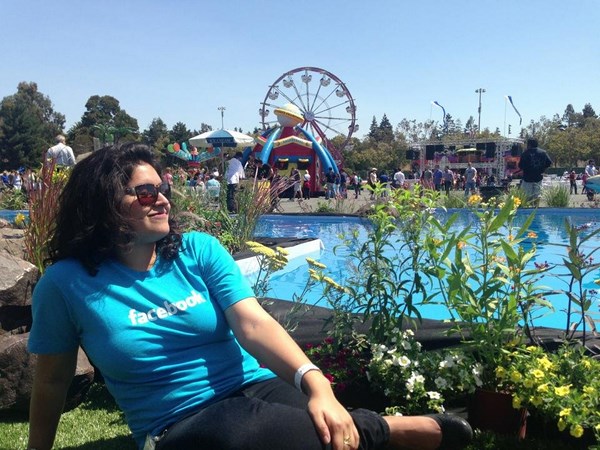 பேஸ்புக் ஊழியர்களுக்கு மிகப்பெரும் பார்ட்டி கொடுத்த மார்க்