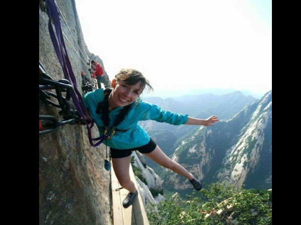 ஆத்தாடி இதுல போய் நடக்கறாங்களா