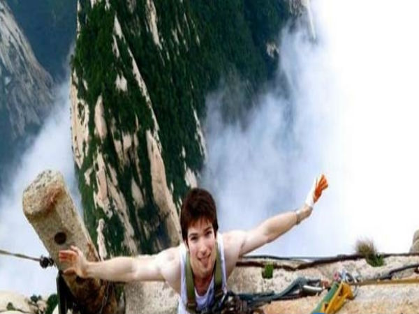 ஆத்தாடி இதுல போய் நடக்கறாங்களா